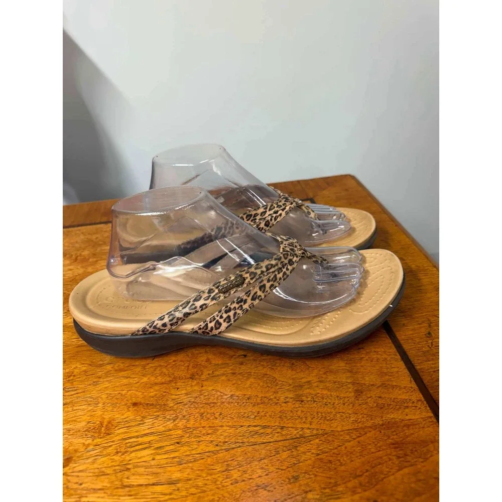 Crocs Capri V Leopard Print Flip Flops Womens Tan Brown Animal Sandals